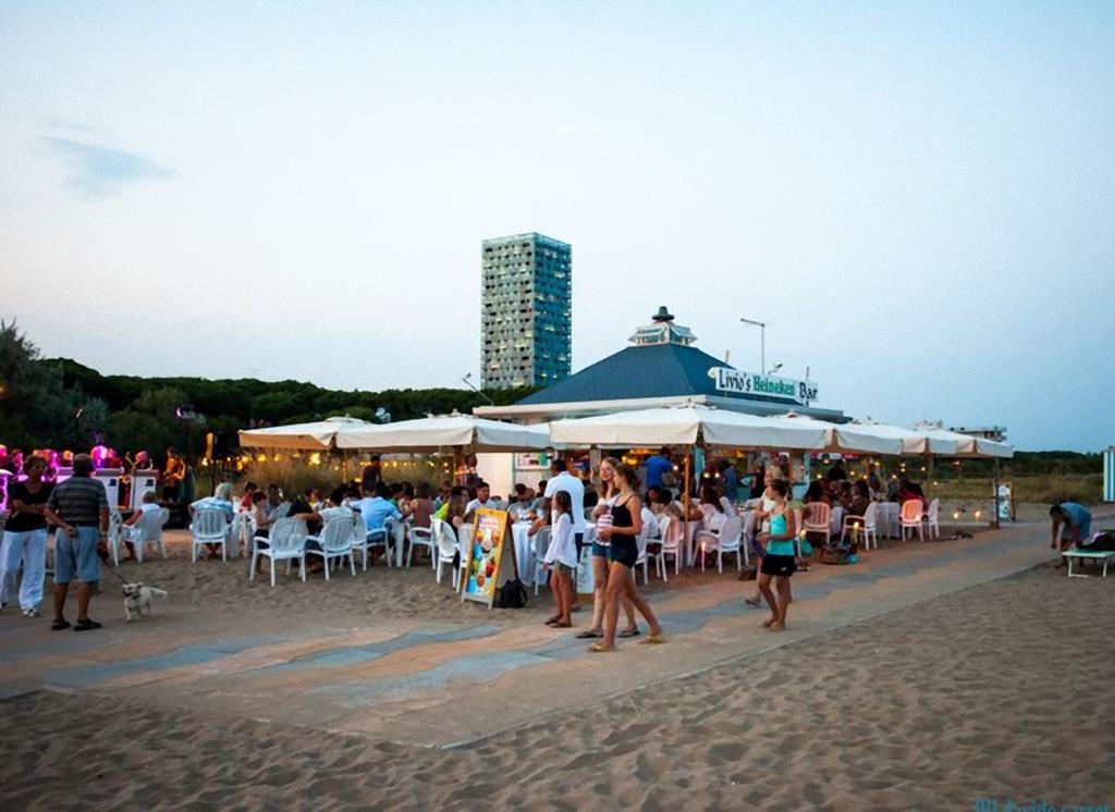 Appartamenti Cristina Carraro Immobiliare - Family Apartments Лідо-ді-Єзоло Екстер'єр фото